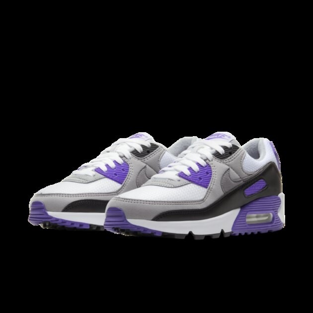 於2020年開啟嶄新十年的Air Max 90經過重新設計,包括鑲片、腳趾部位的高度 於2020年開啟嶄新十年的Air Max 90經過重新設計,包括鑲片、腳趾部位的高度