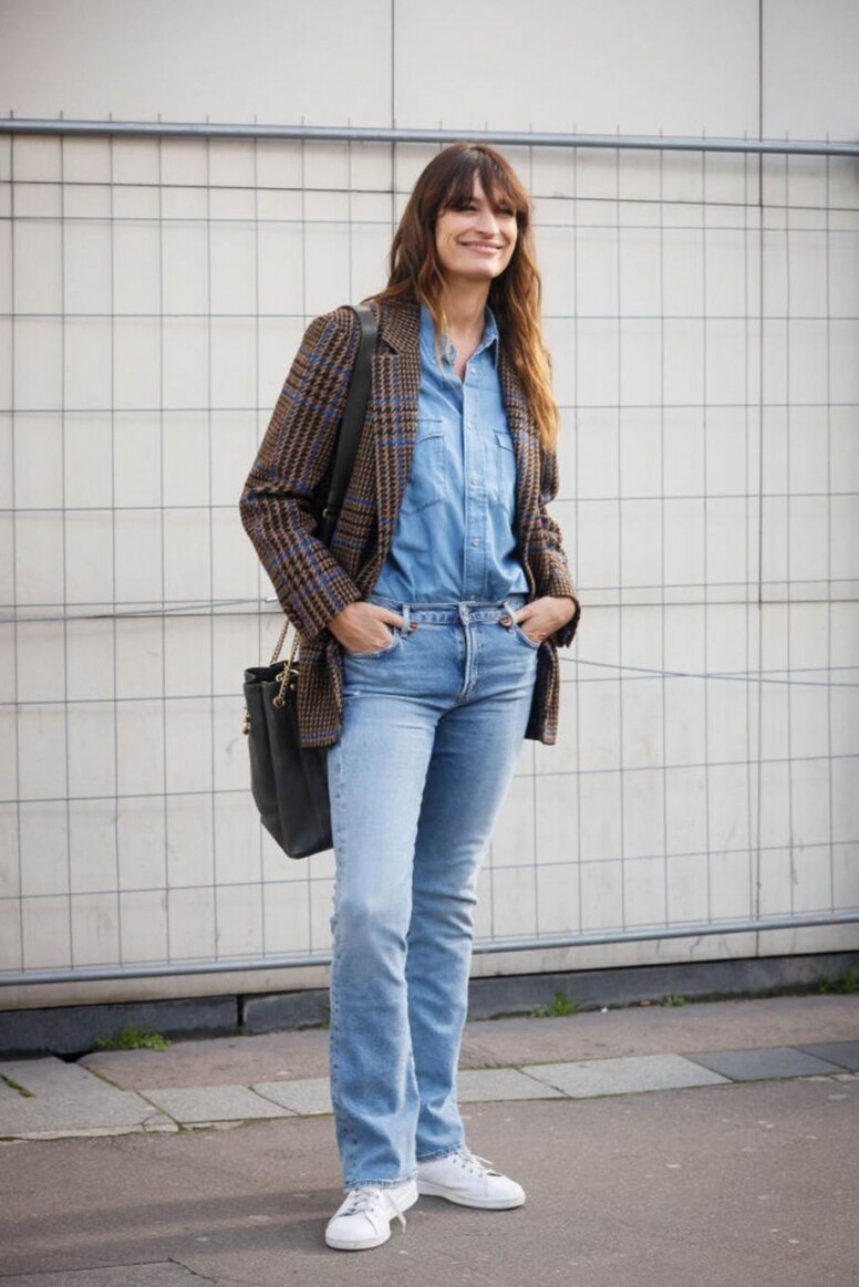 同樣長青的denim on denim襯白色波鞋在時尚達人眼中也時永恒的經典,就如Caroline 同樣長青的denim on denim襯白色波鞋在時尚達人眼中也時永恒的經典,就如Caroline