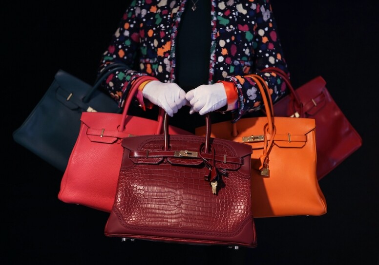 女人一提到愛馬仕，就顯得興高采烈。Hermès愛馬仕的經典款包括Birkin及Kelly，每