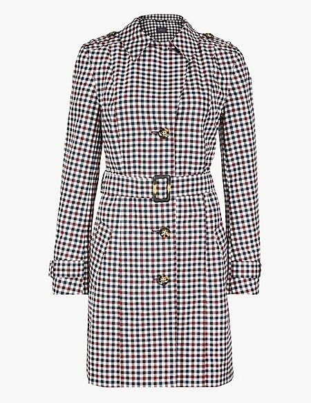 Marks And Spencer的格仔trench coat最有英倫感，方扣修腰的細節讓人想起像二十年代的
