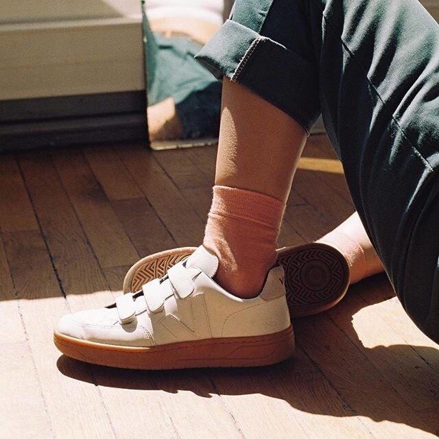 其實不只是Hush Puppies，有許多品牌包括像是時尚內行人愛的法國小白鞋Veja、北