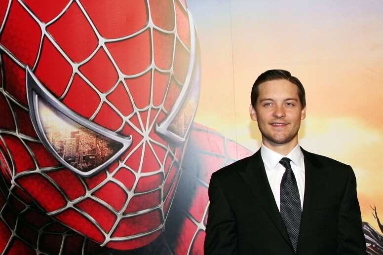 Tobey Maguire主演的第一代蜘蛛俠共有三部作品，故事講述高三生Peter Parker與同學們