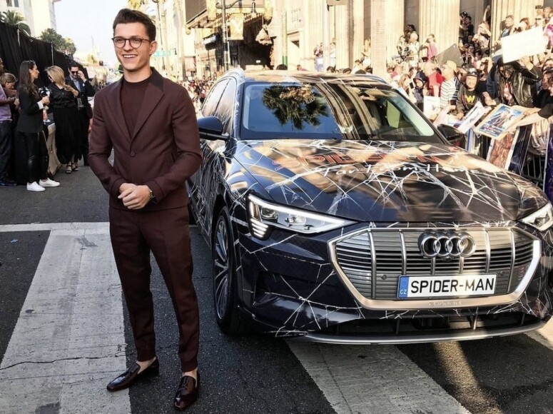 身高 173cm 的 Tom Holland，雖然相對於一般外國男生來說不算高，但很懂得利用一