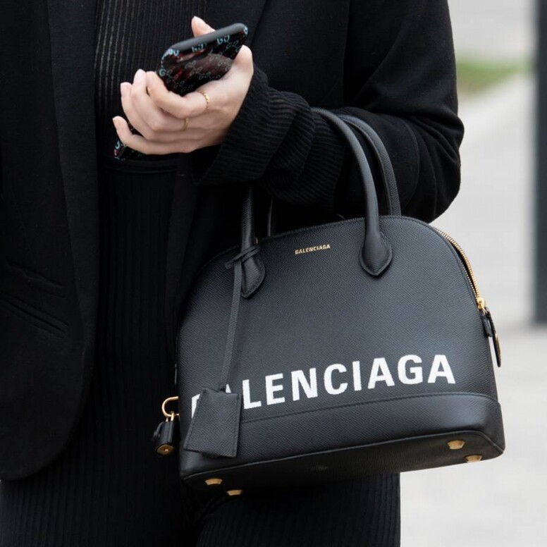 白羊座經常急速得令人咋舌，加上絕對的大無畏精神，與大膽的Balenciaga 「Ville」手袋