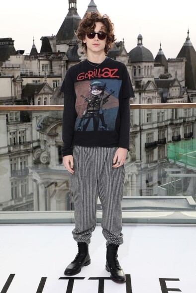 Timothée Chalamet每每出席公開場合，其衣著打扮都帶點特立獨行的個性，穿著Gorillaz印