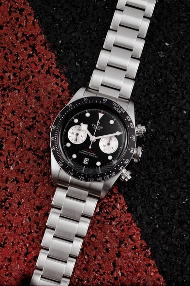為紀念首款Tudor帝舵錶面世五十周年而推出的新款Tudor Black Bay Chrono（碧灣計時型