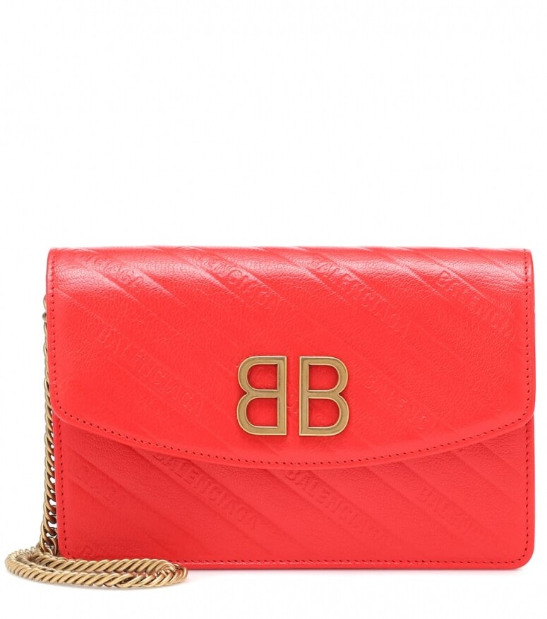 現時7折Balenciaga 紅色皮質鏈帶袋HK$4,848Balenciaga 紅色的鏈帶袋最適合女生們拜年