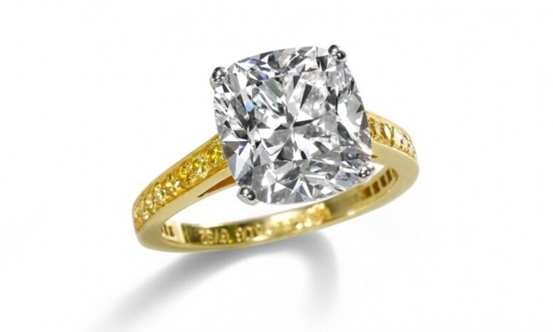 耀眼長角枕形切割 (Cushion Cut)