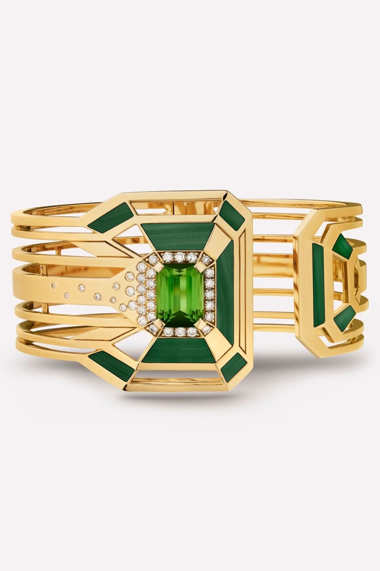 黃金手鐲($405,089 Chanel) 黃金手鐲($405,089 Chanel)