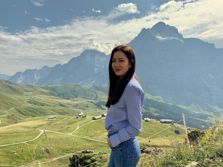 穿搭重點：藍白條紋恤衫＋牛仔褲如果想讓整個人散發出知性氣質的話，恤