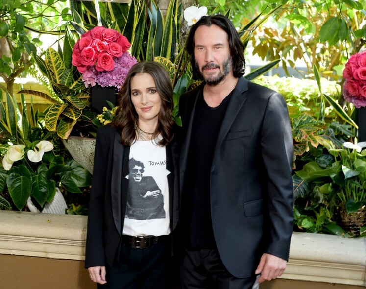 歲月摧人，或許Winona Ryder的超強美貌不復返，但時尚度與身形也沒有走樣，有發