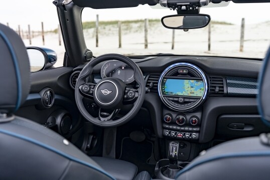 若單計新車價錢，MINI Cooper沒法榜上有名，最低規格的The Mini One 5 Door都要25萬港