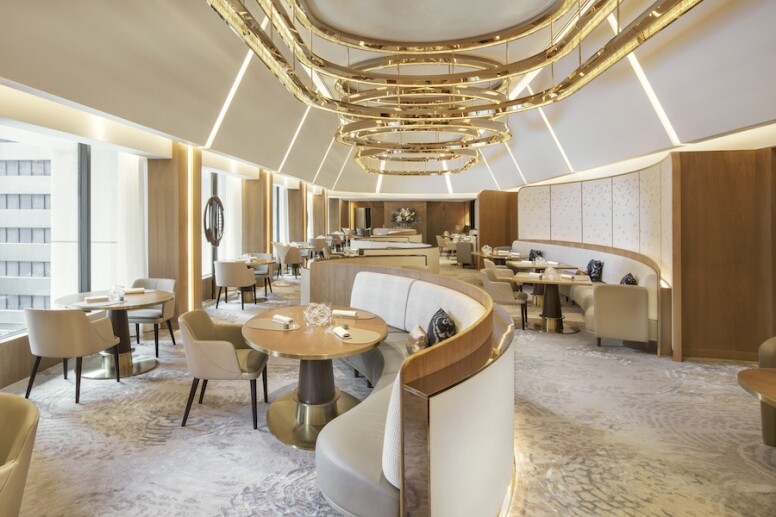 今年， 香港置地文華東方酒店米芝蓮二星餐廳Amber 繼續由星級名廚Richard Ekkebus親