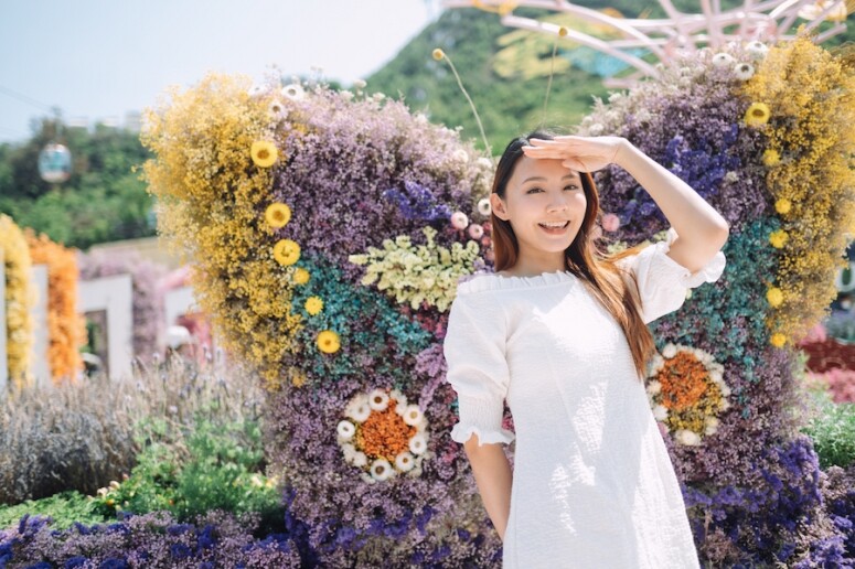 這個紫色花島有如被薰衣草田包圍,走進法國普 羅旺斯的夢幻仙境。閉上 這個紫色花島有如被薰衣草田包圍,走進法國普 羅旺斯的夢幻仙境。閉上