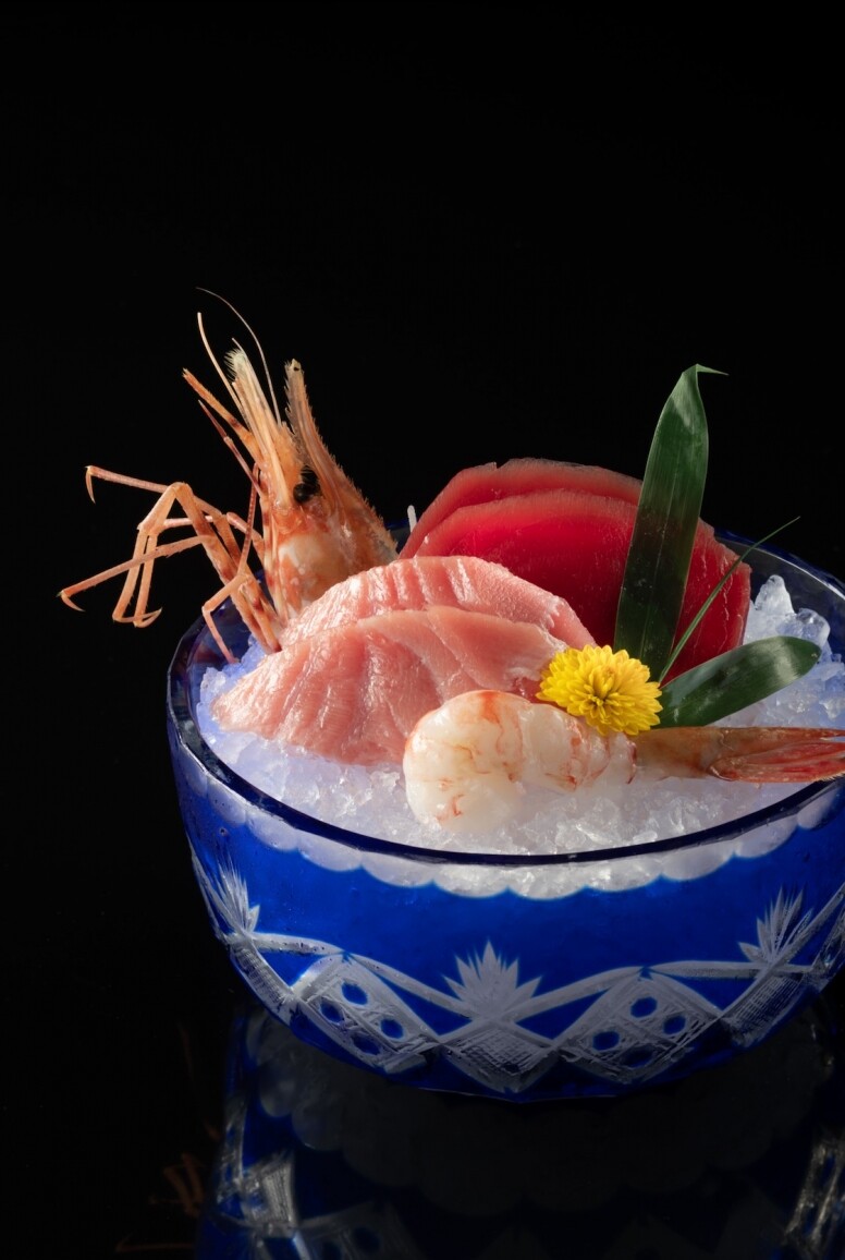 在刺身、和牛、煮物等之後，以「九州雞湯素麵」作結，湯底以雞骨熬製，簡單配搭