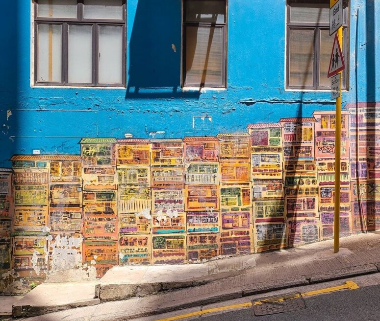 近年爆紅的香港打卡熱點，必要數嘉咸街街道一幅香港風貌的塗鴉壁畫