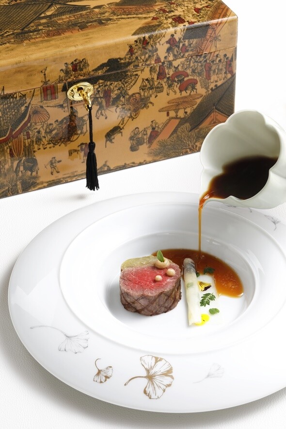 ODE TO MAYURA BEEF 羅西尼(Rossini)風味和牛裡脊肉配茄子及香草牛肉清湯