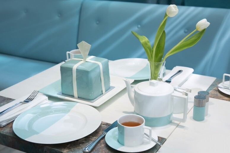 值得留意的是所有食品都以Tiffany & Co.設計的Color Block餐具奉上，富藝術感的骨瓷