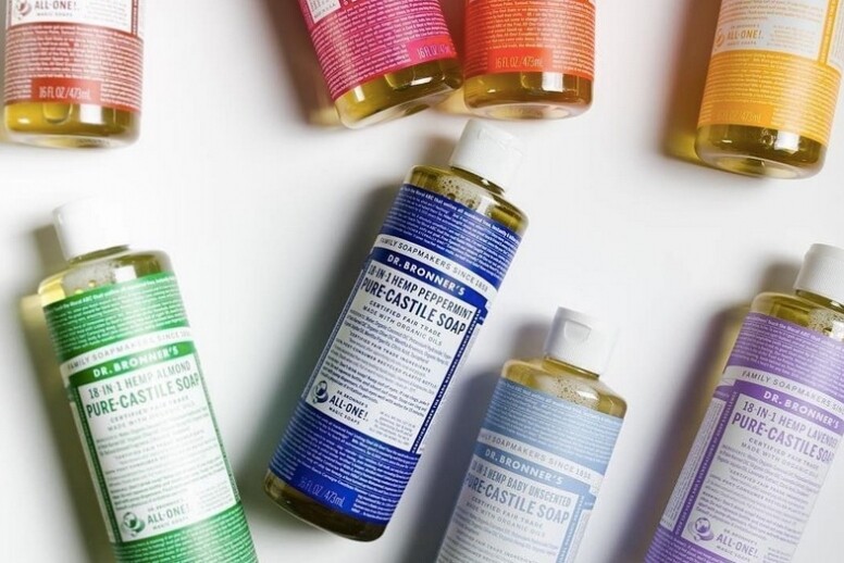 （photo credit: Instagram@drbronner）家中有毛孩，不能用漂白水和滴露清潔地板，而且又不能用含有