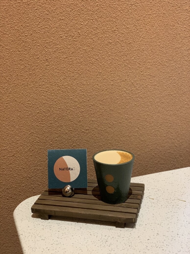飲品選擇同樣精彩。招牌Natura:豆奶拿鐵咖啡（$55）以埃塞俄比亞Shakiso單一產地水
