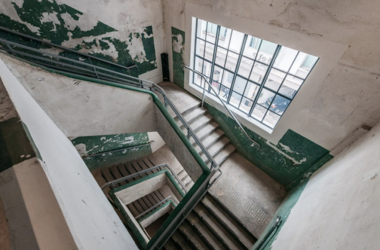 絕美後樓梯曾經是昔日紗廠工人上落廠房的主要樓梯通道，原貌被完整