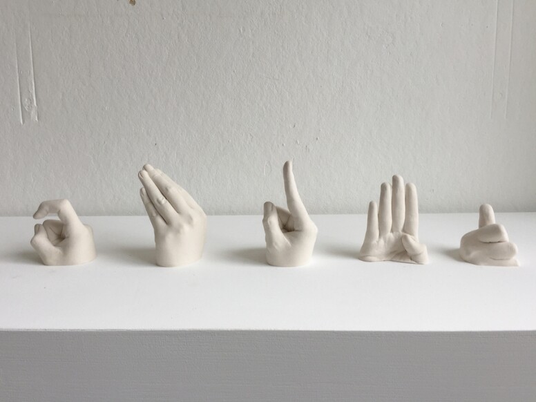 陶藝家Ying Wong (黃影嫦)  將會透過作品展 《Thinking through Making》展示她與陶泥之間，不經計算