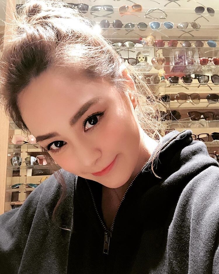 其他人我們難以猜測，但據傳媒報導，其實阿嬌早在婚前已經後悔不想結