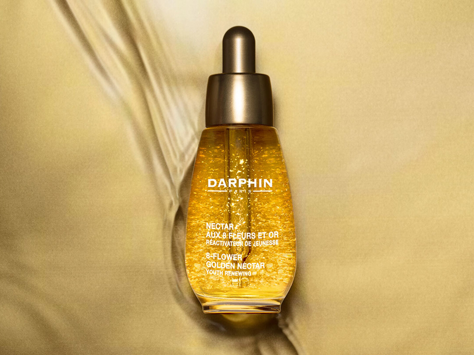 Darphin八花金箔極緻修護精華油首次加入24K金箔，帶來全新奢華護膚體驗。