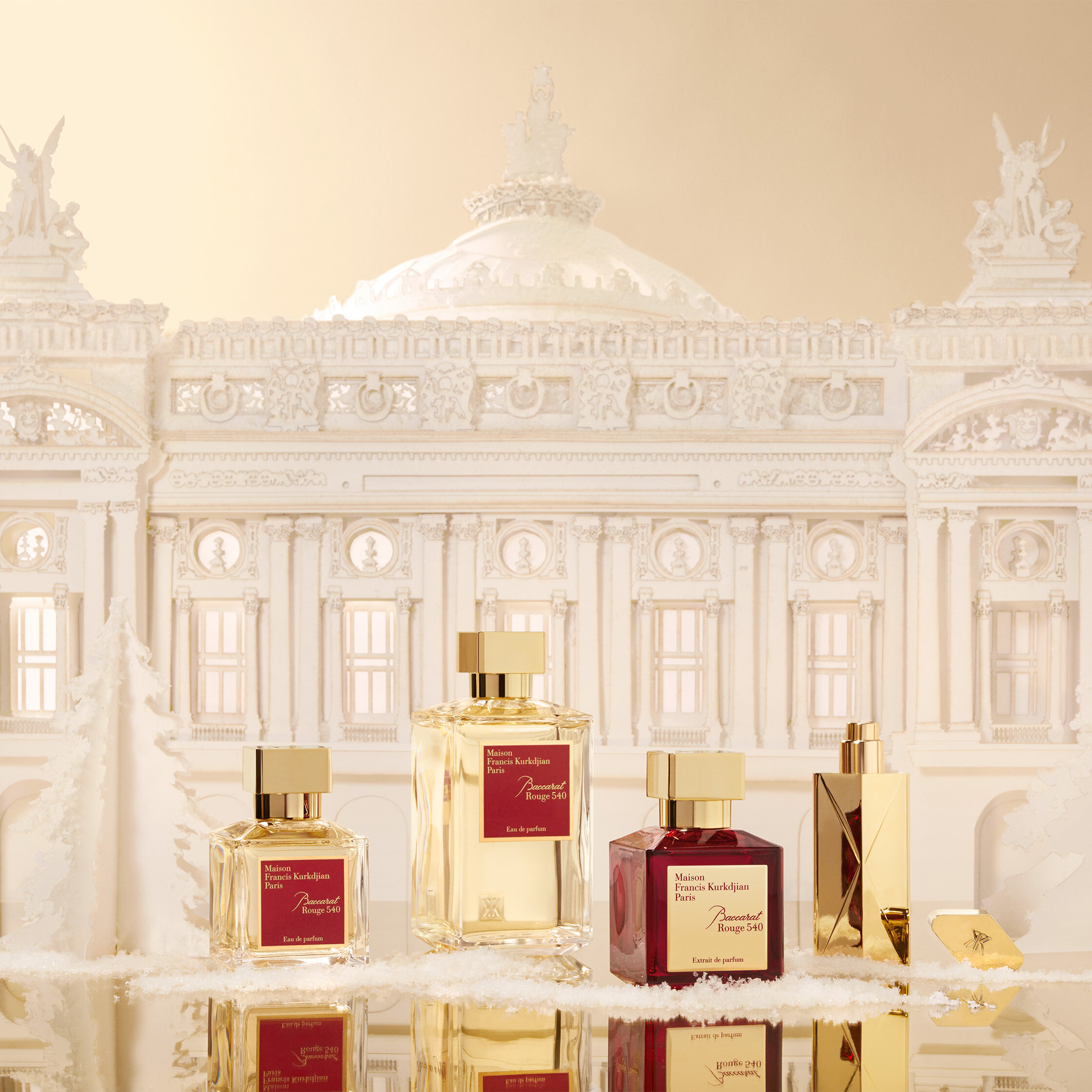 在香氛衣櫥中集合了品牌的王牌香氣，當中以Baccarat Rouge 540琥珀色木質花香調