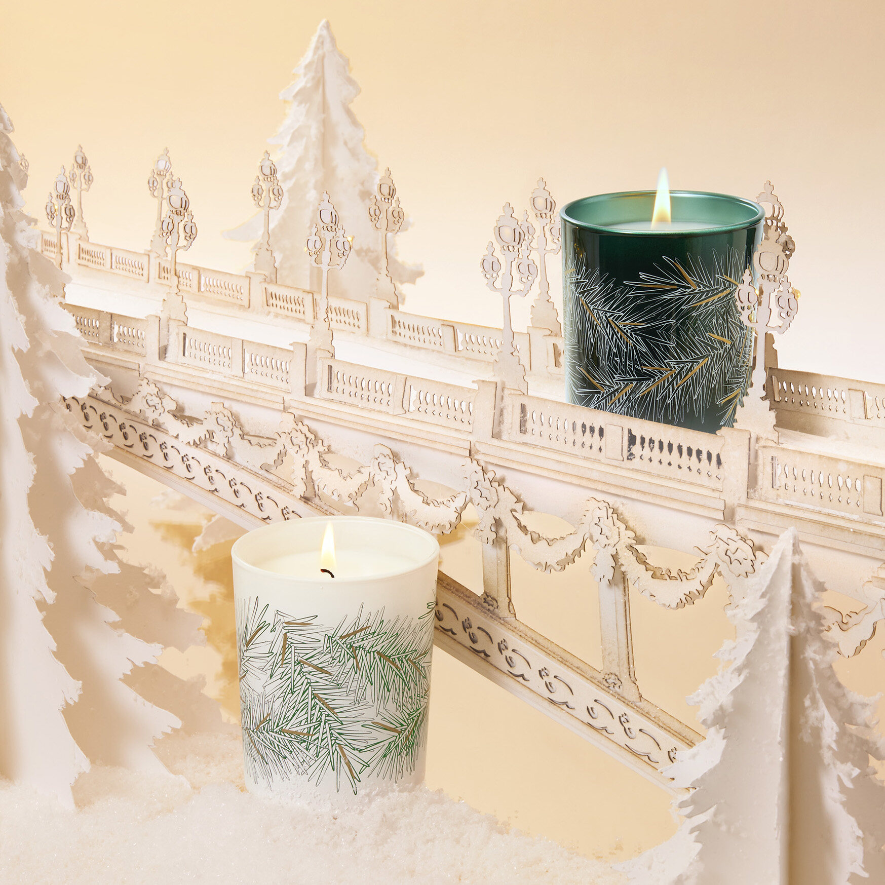 聖誕當然少不了雪白的樹林，在香氛系列以外，香氛蠟燭又是否你的mood maker