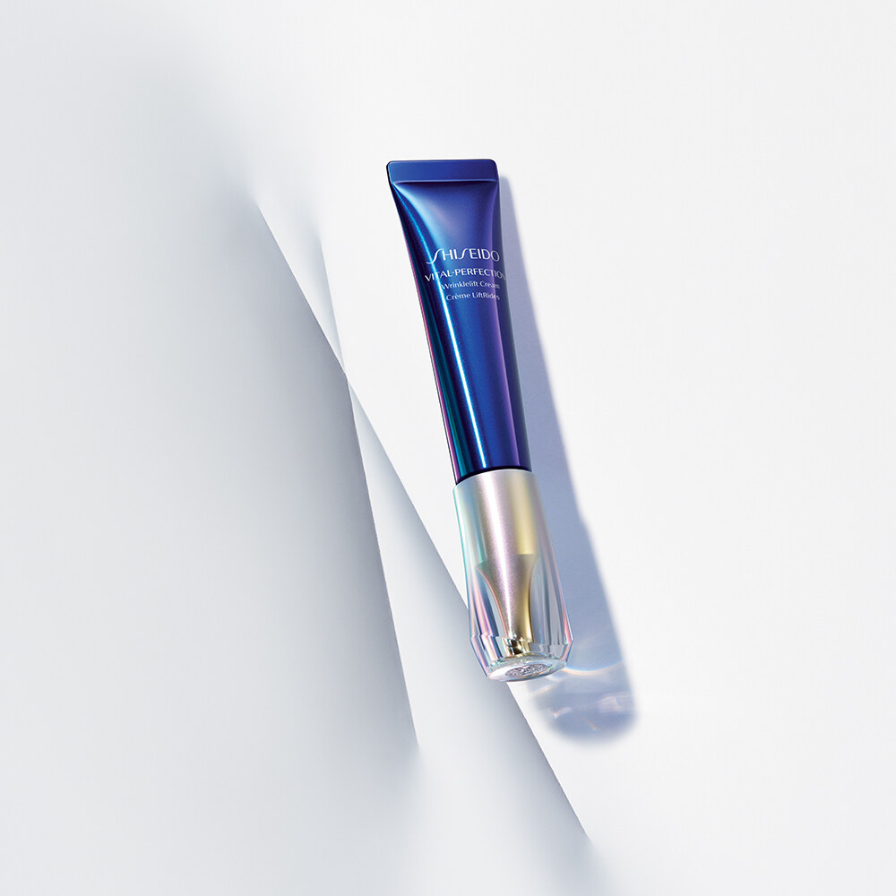 皇牌去紋產品不得不提，Shiseido另一星級研發，Vital-Perfection Wrinklelift Cream，蘊含高濃度Retinol配方，而