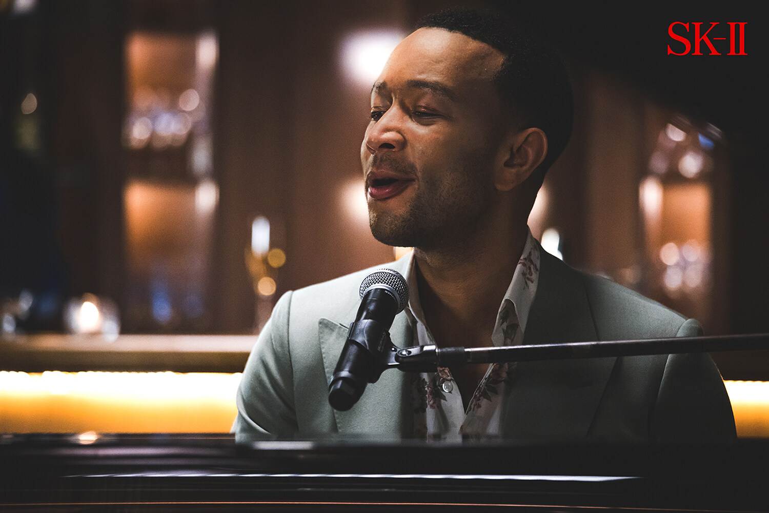 在《Oh Pitera™》music video 裡， John Legend現身在酒吧，在鋼琴前自彈自唱他親自為SK-II神仙水