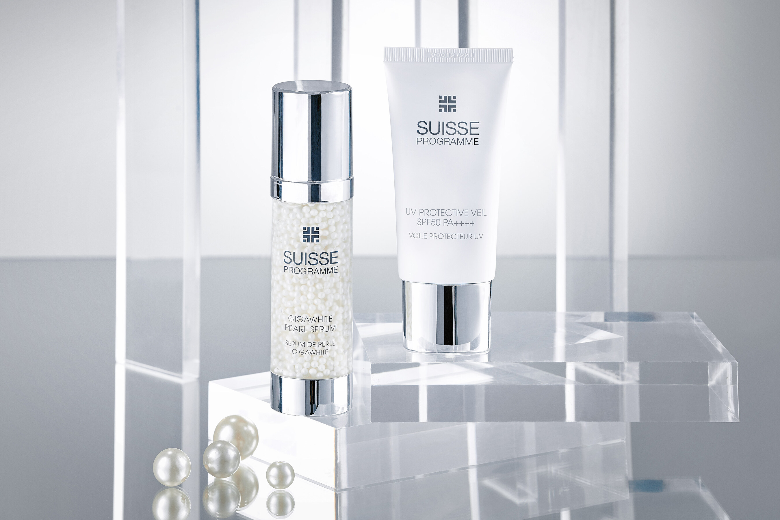 SUISSE PROGRAMME糅合瑞士高科技與傳統美容學精髓，推出全新美白防曬組合。