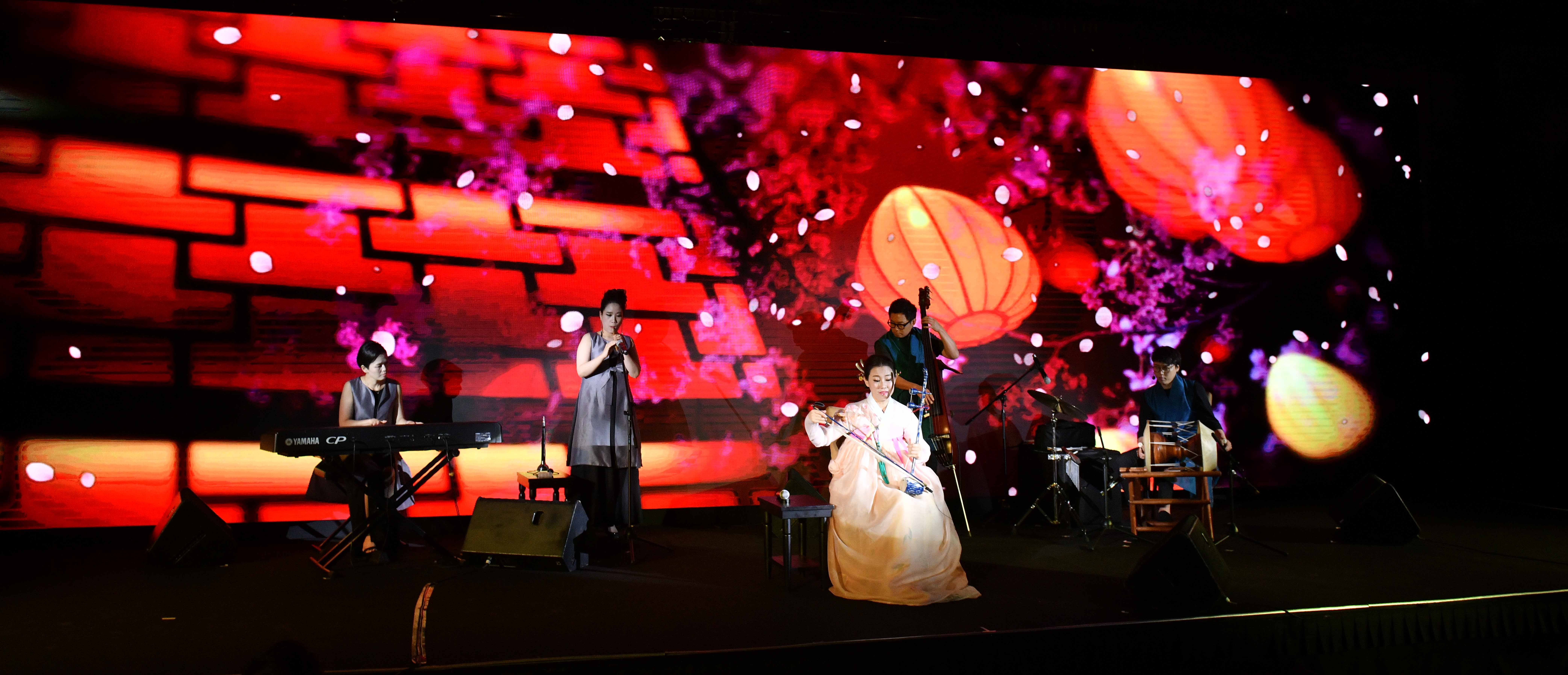 活動當晚，大會亦準備了韓國傳樂器表演，給合精心設計的光影畫面，令現場觀眾親身感受韓國宮廷的氣派與魅力。