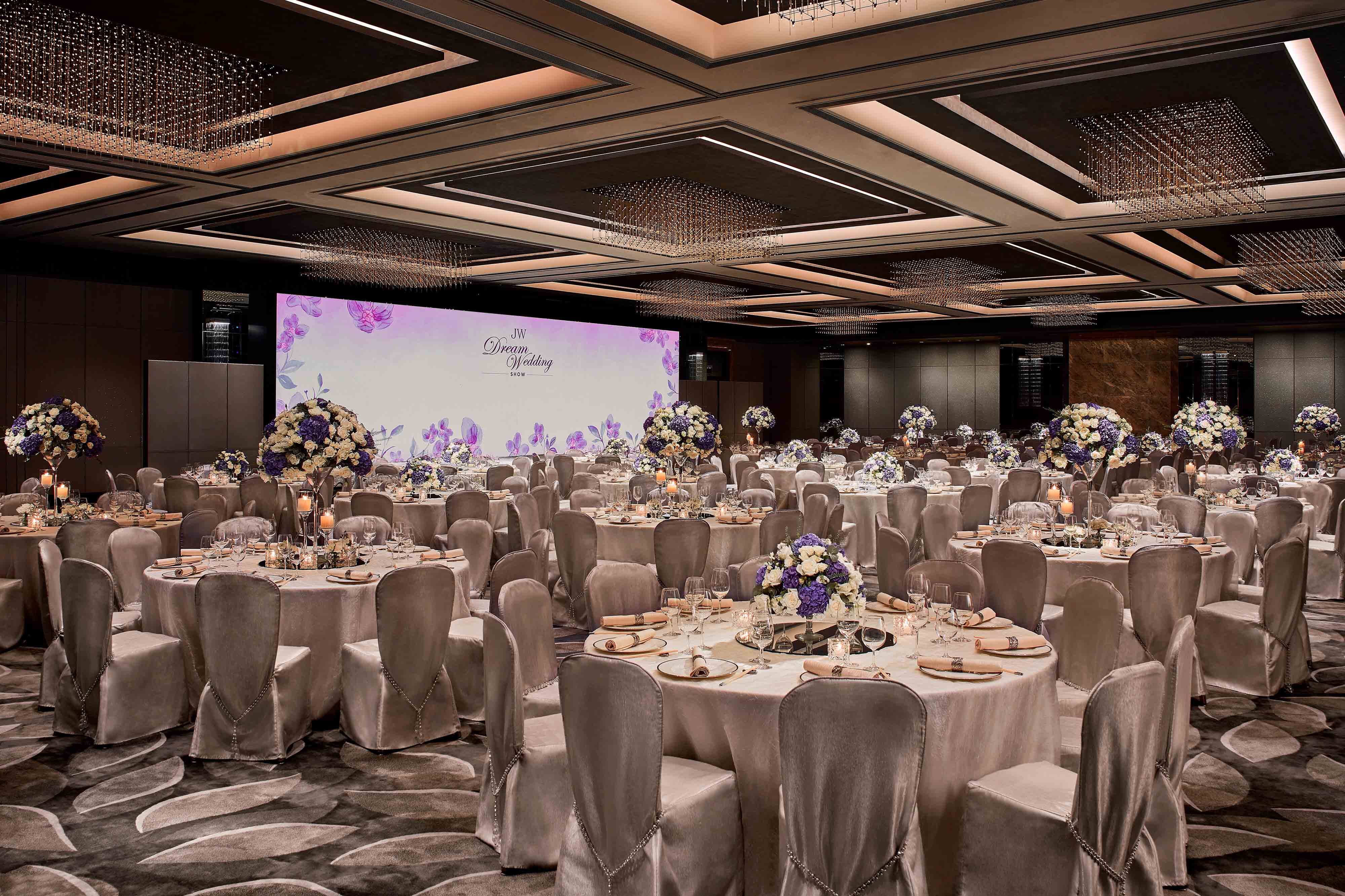 場地方面，香港JW萬豪酒店當天有酒店婚宴顧問駐場，陪你一同參觀各個