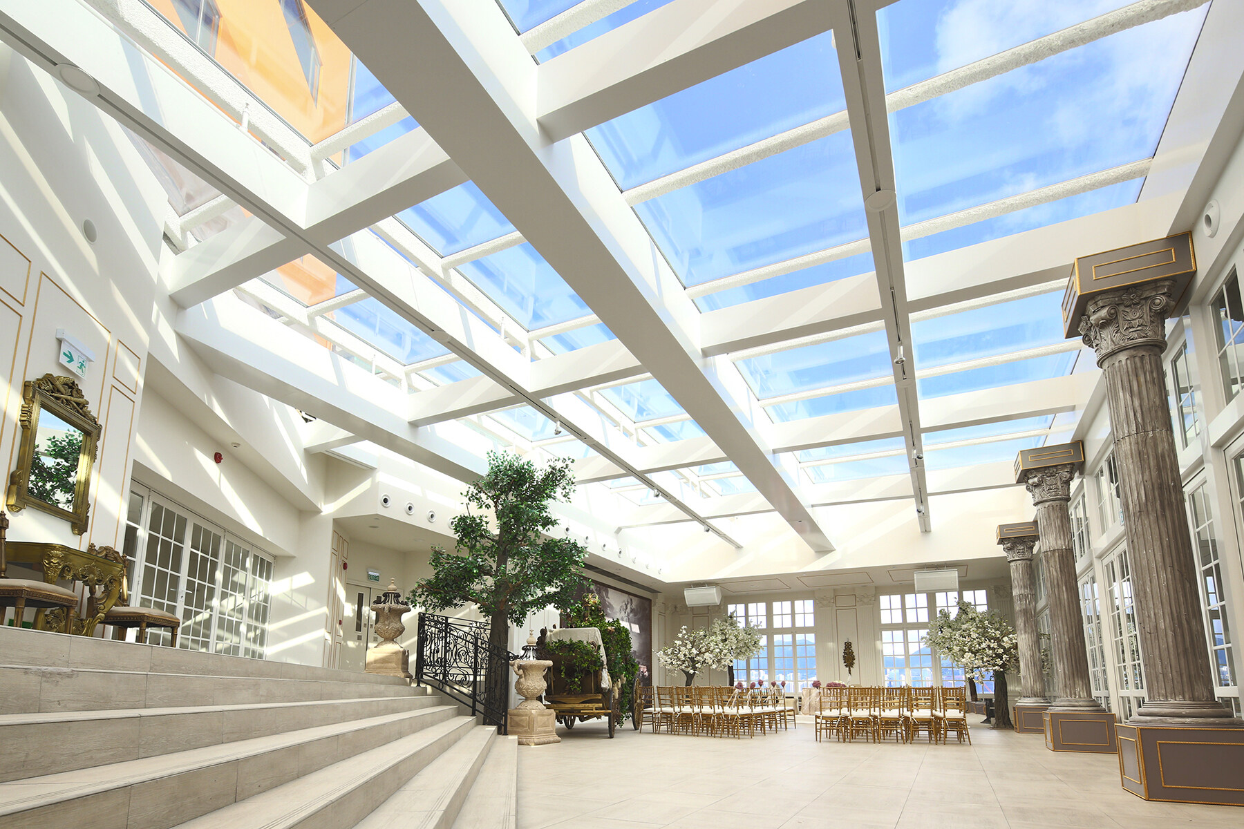 九龍灣國際展貿中心The Glass Pavilion擁有全玻璃天幕，為婚禮引入充足自然光。