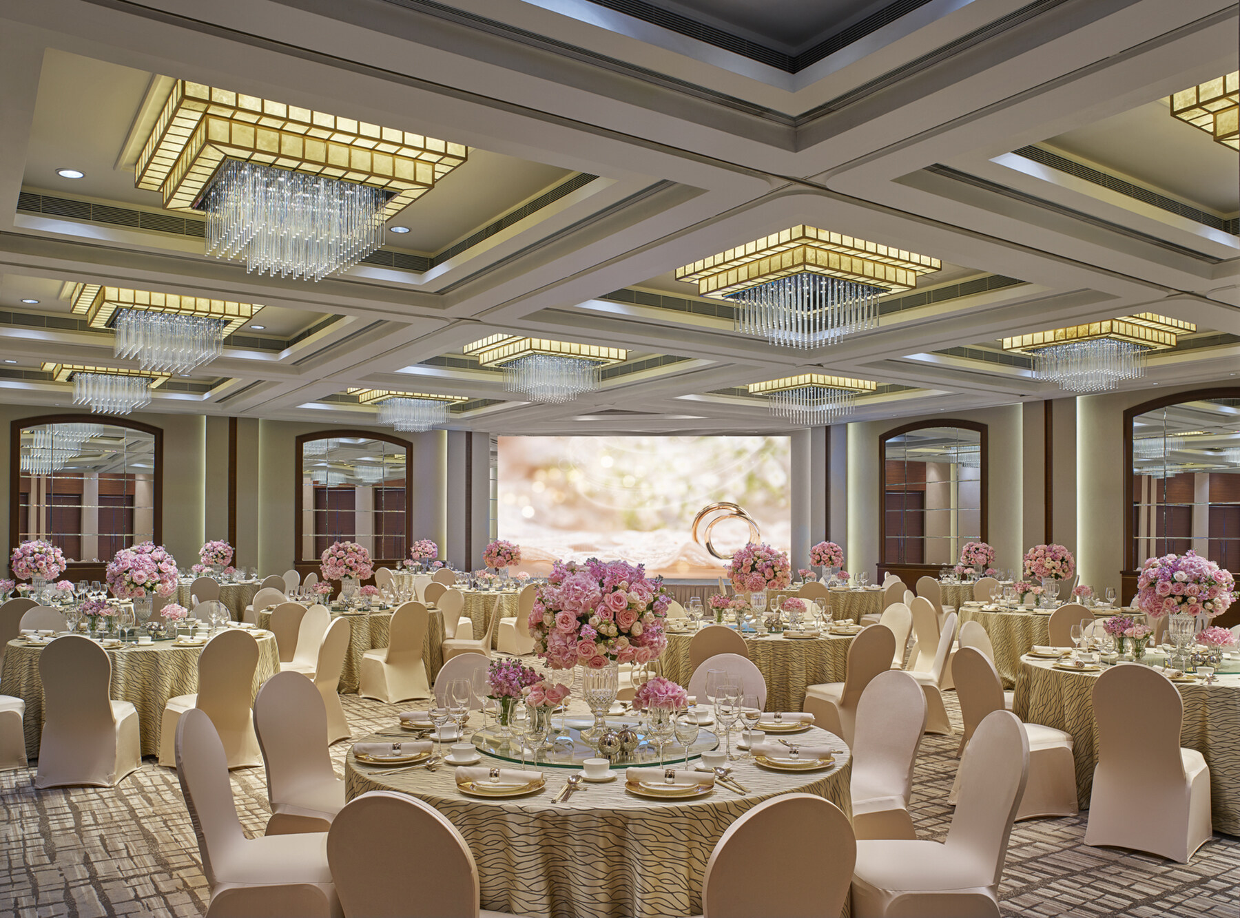 千禧新世界香港酒店在2017年底剛完成大規模翻新，其宴會場地也以全新
