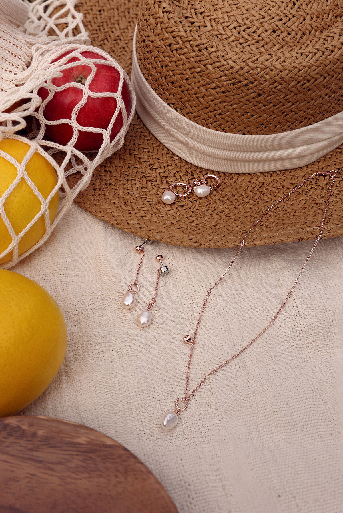 這系列的Bijoux飾物以Agnès本人對天然珍珠的喜愛為靈感，以簡約優雅的設