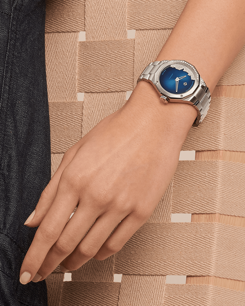 利維拉系列不忘推出女士腕錶,反而於 2022 年更是加把勁傾情呈獻多款能