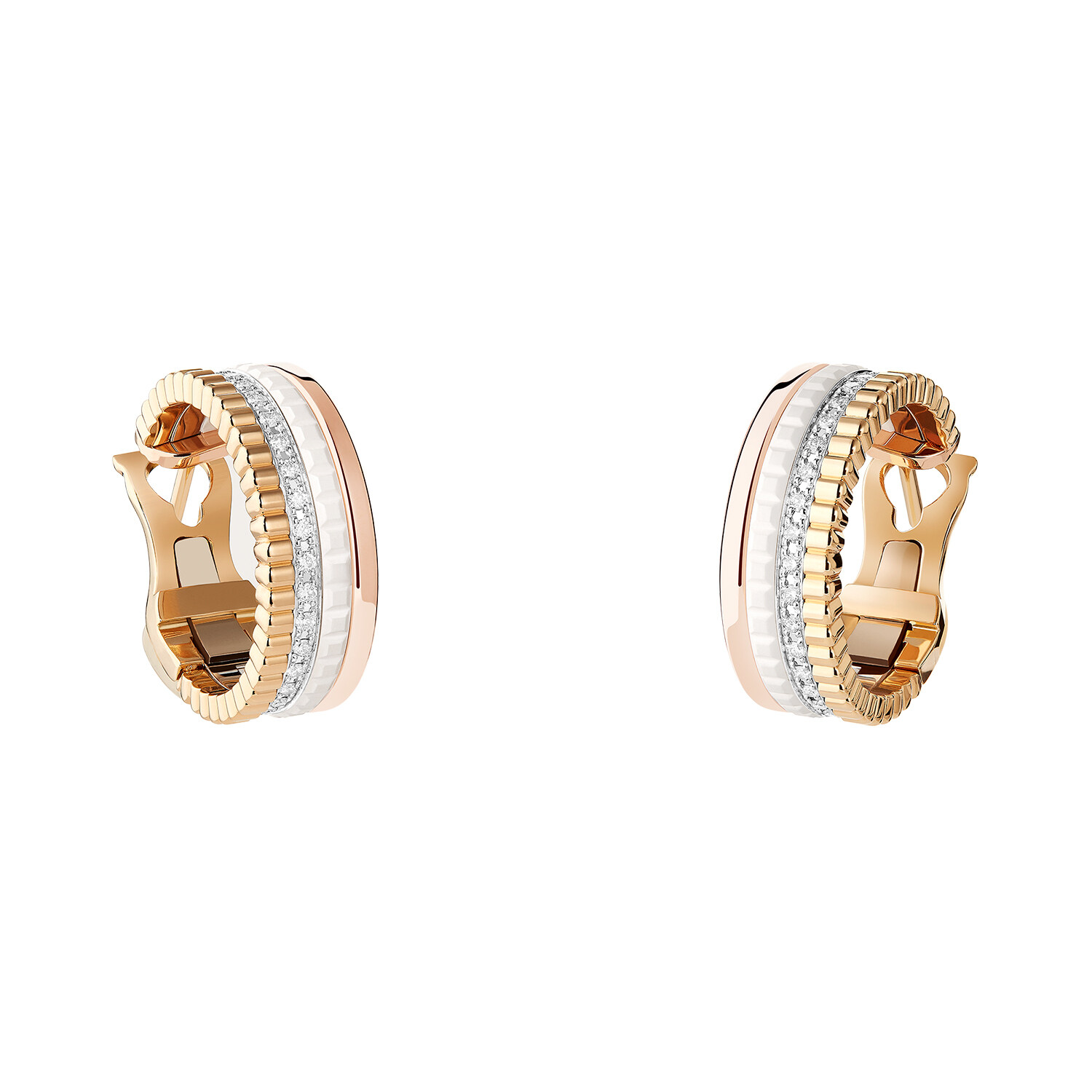 Quatre圖騰化為小巧的環形耳環，遠看簡約時尚，近看精緻細膩，不僅可凸顯出