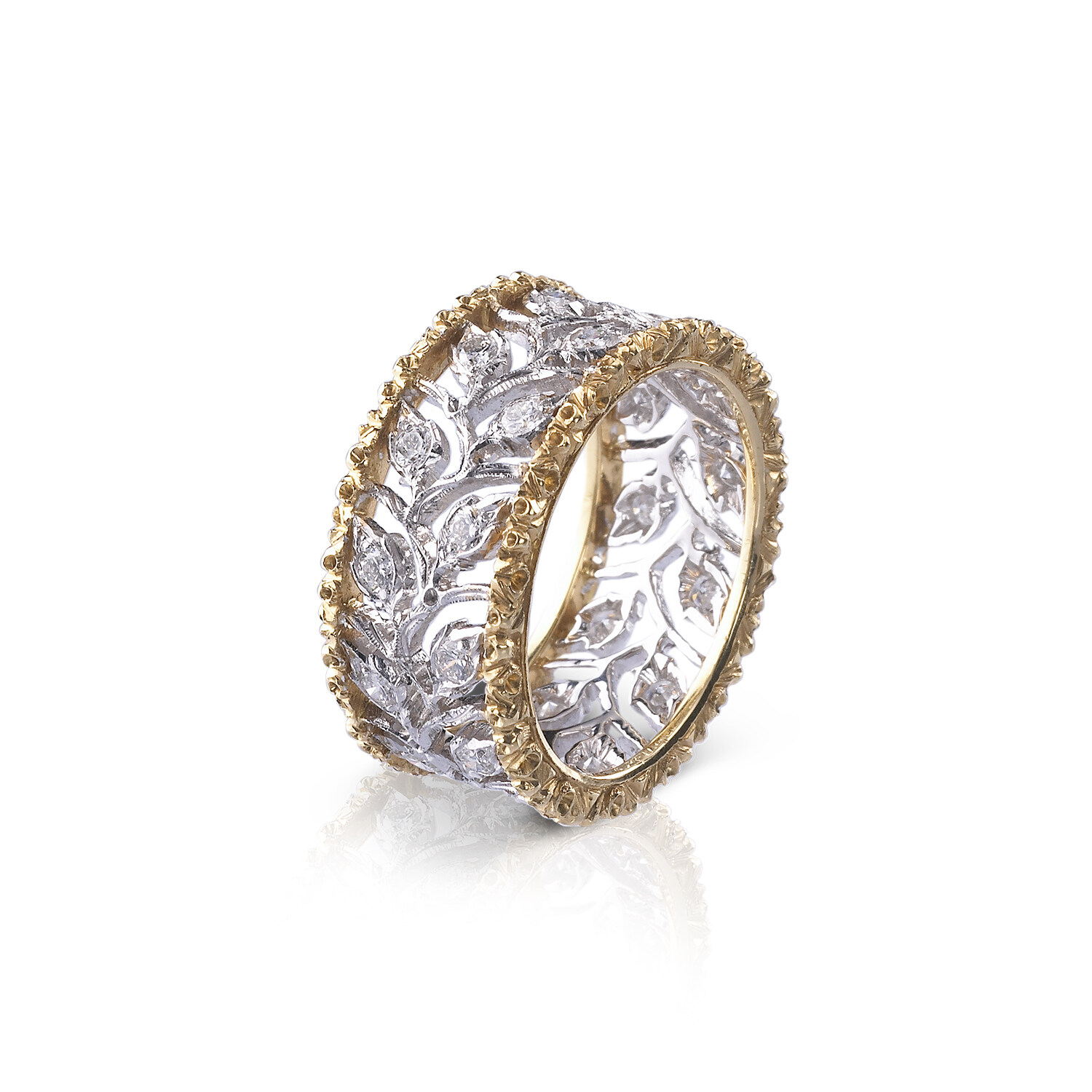飾以黃金飾邊的Ramage戒指，鮮明而不失優雅，適合簡約以至隆重的造型，是高