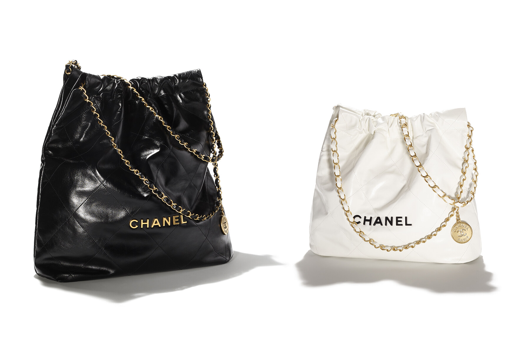 Chanel 22手袋的細節亦滿載品牌經典美學元素，例如標誌性的菱格紋皮革、編