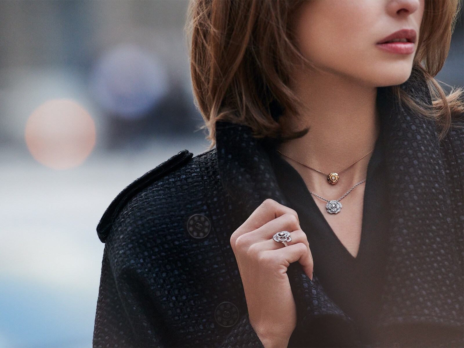 Chanel高級珠寶的Camélia系列啟發自Chanel女士最為鍾愛的山茶花。