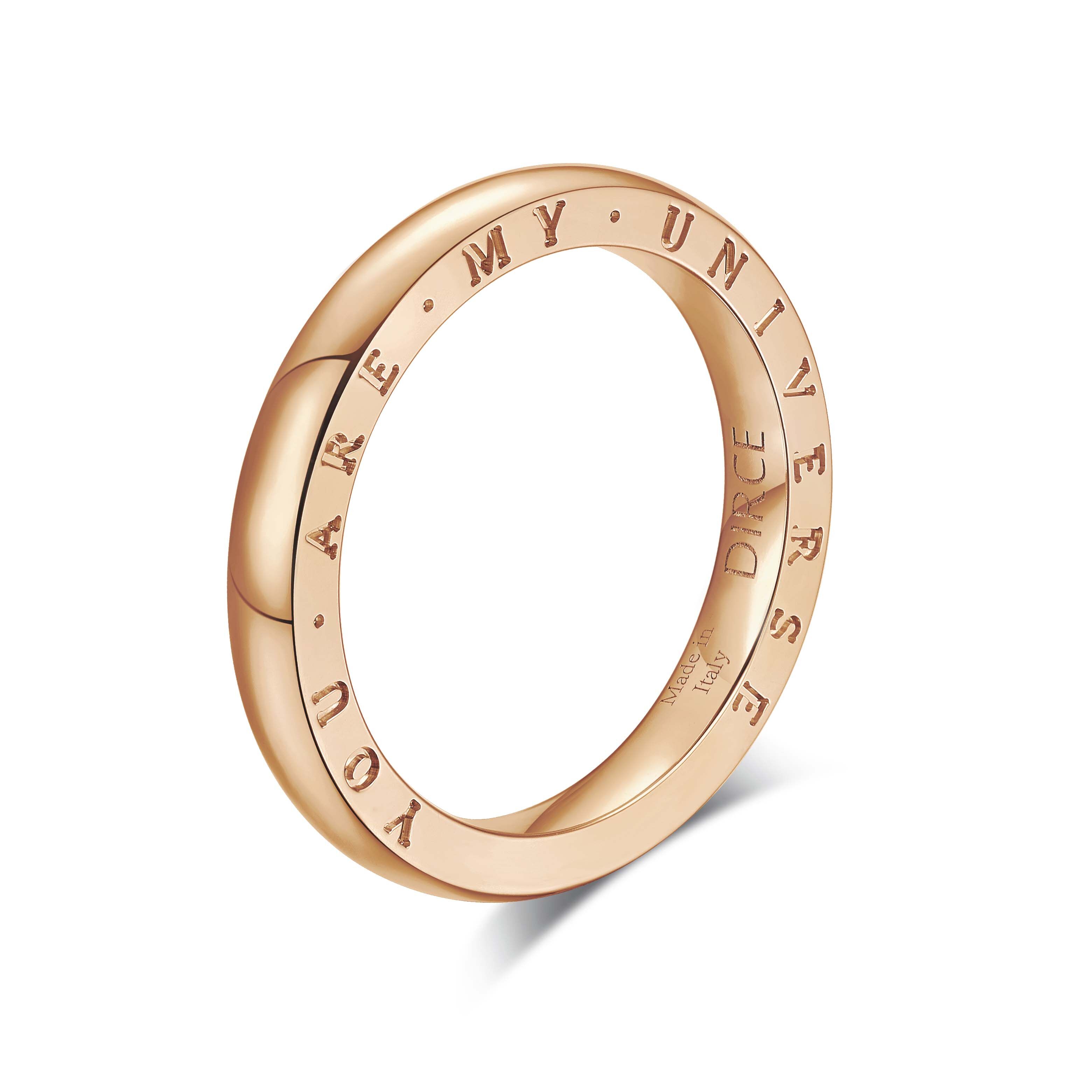 Vera 系列戒指由18K 金製造，配以意大利細膩高拋光工藝及弧圓設計，簡約
