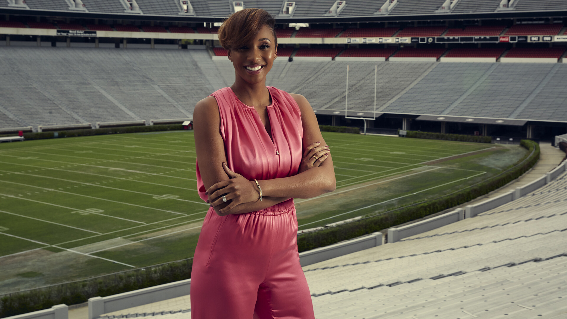 MARIA TAYLOR美國體育電視主持人、製作人，致力推動種族平權。2021年，《廣告周刊》(Adweek)將