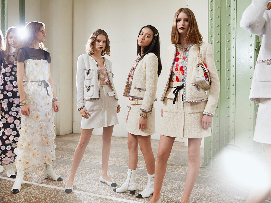 CHANEL The iconic jacket,一件橫跨世代的外套! CHANEL The iconic jacket,一件橫跨世代的外套!