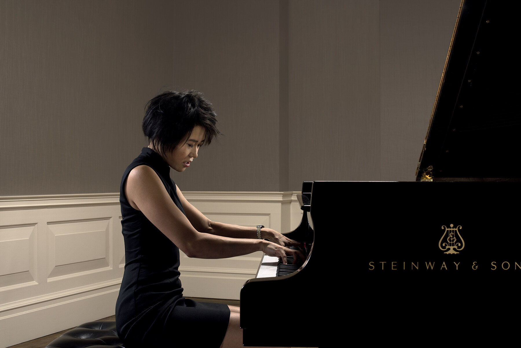 以高超技巧、恢宏而硬朗的演奏風格風靡全球的天才鋼琴家王羽佳自2009