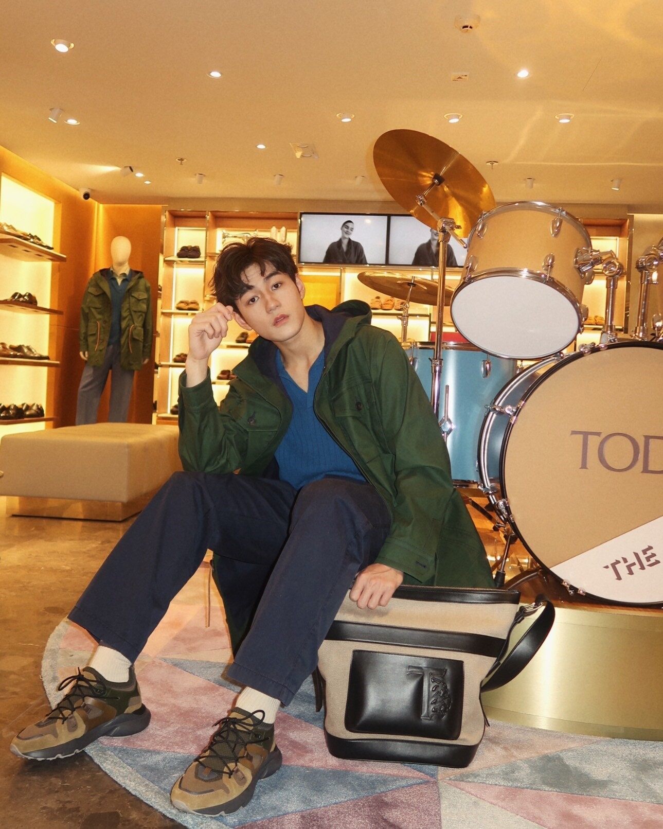 Tod's亦有大量男裝鞋履、袋款與服飾，近期人氣急升的Jeffrey便完美示範了動
