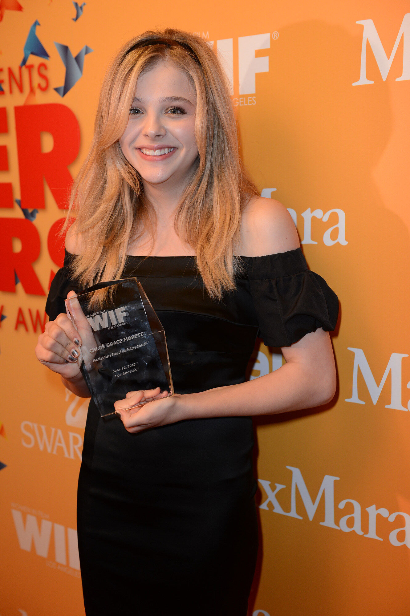 童星出身的Chloë Moretz在2012年獲頒Max Mara 未來之星®獎，這些年來她繼續活躍在荷