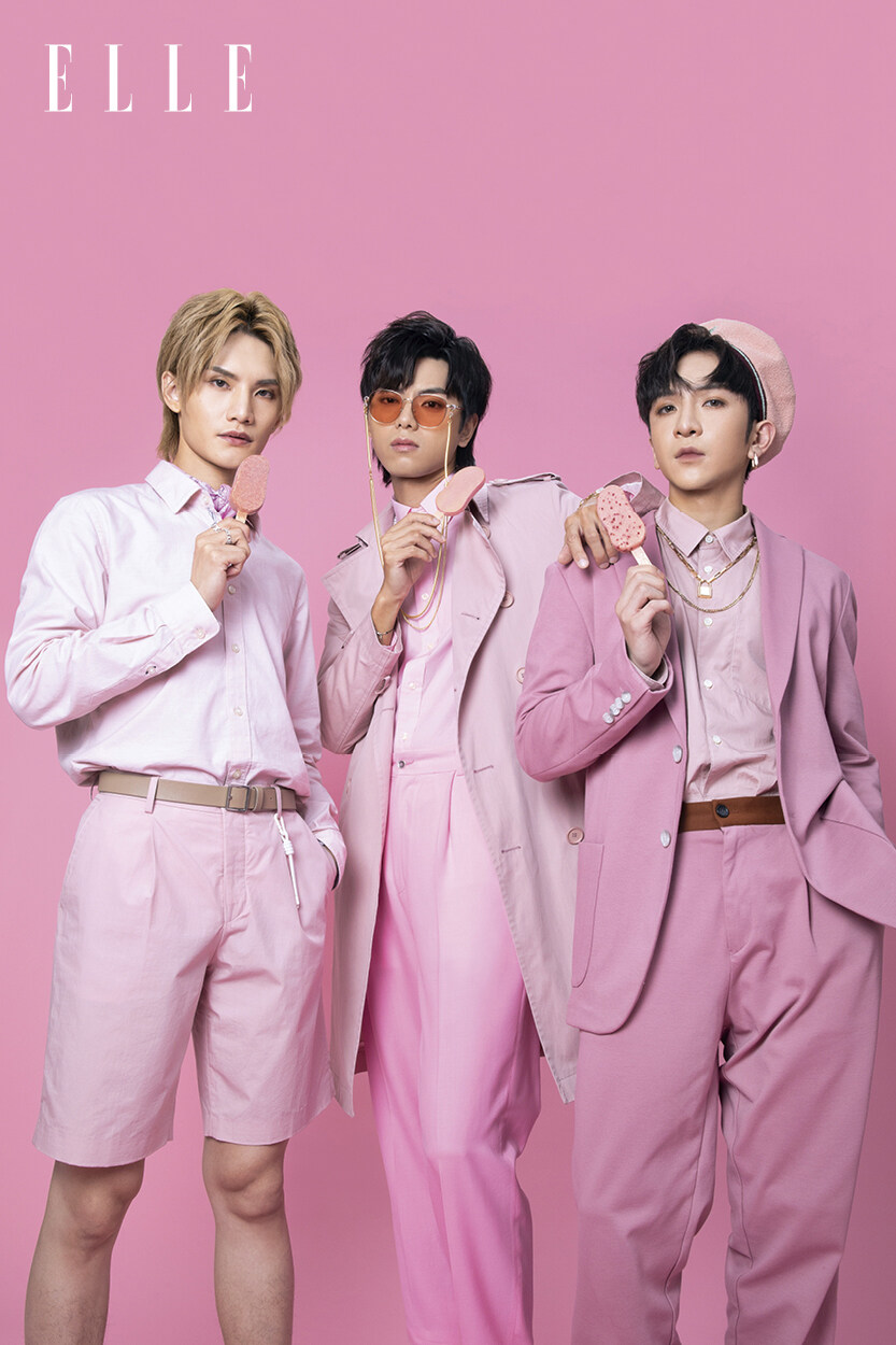 當看着三人一同穿上粉紅色拍時尚照時，同框畫面立即展現了何謂時尚
